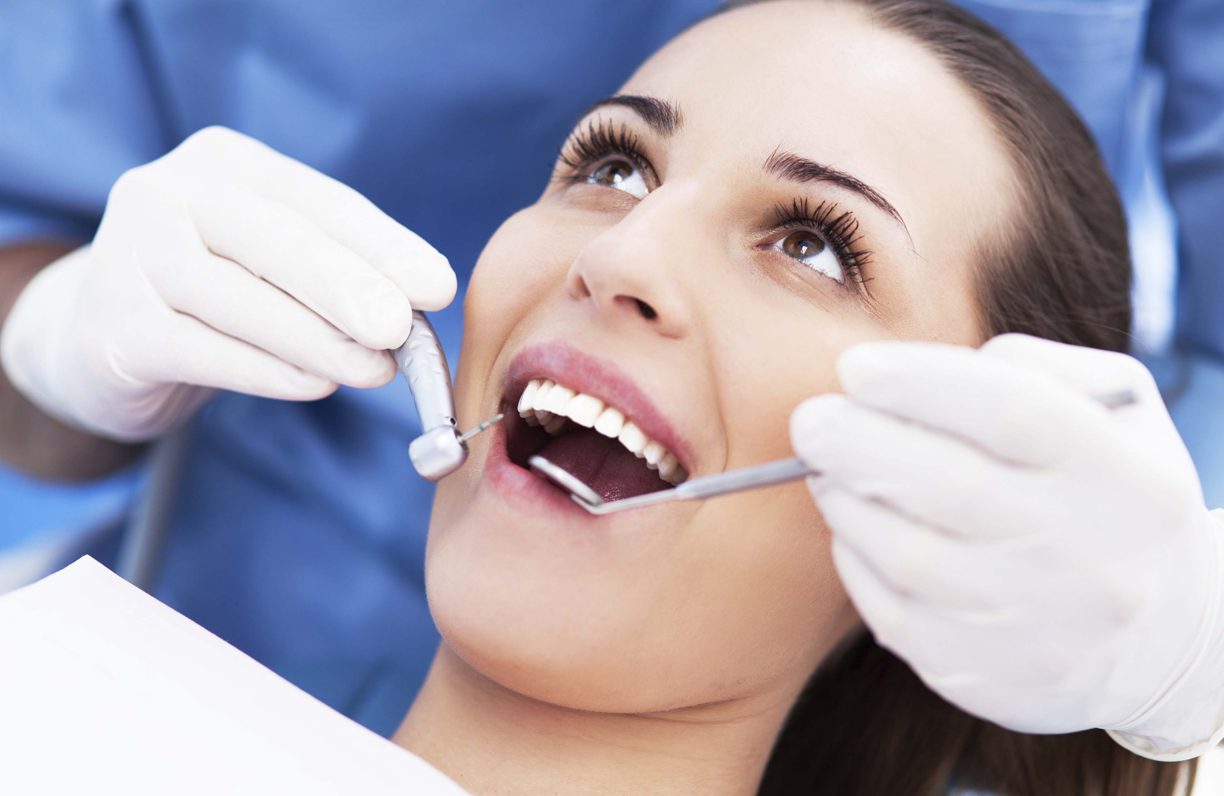 Можно вылечить зубы разом. Красивые зубы стоматология. Сайт стоматологии. Красивые зубы у стоматолога. Комплексная гигиена полости рта.